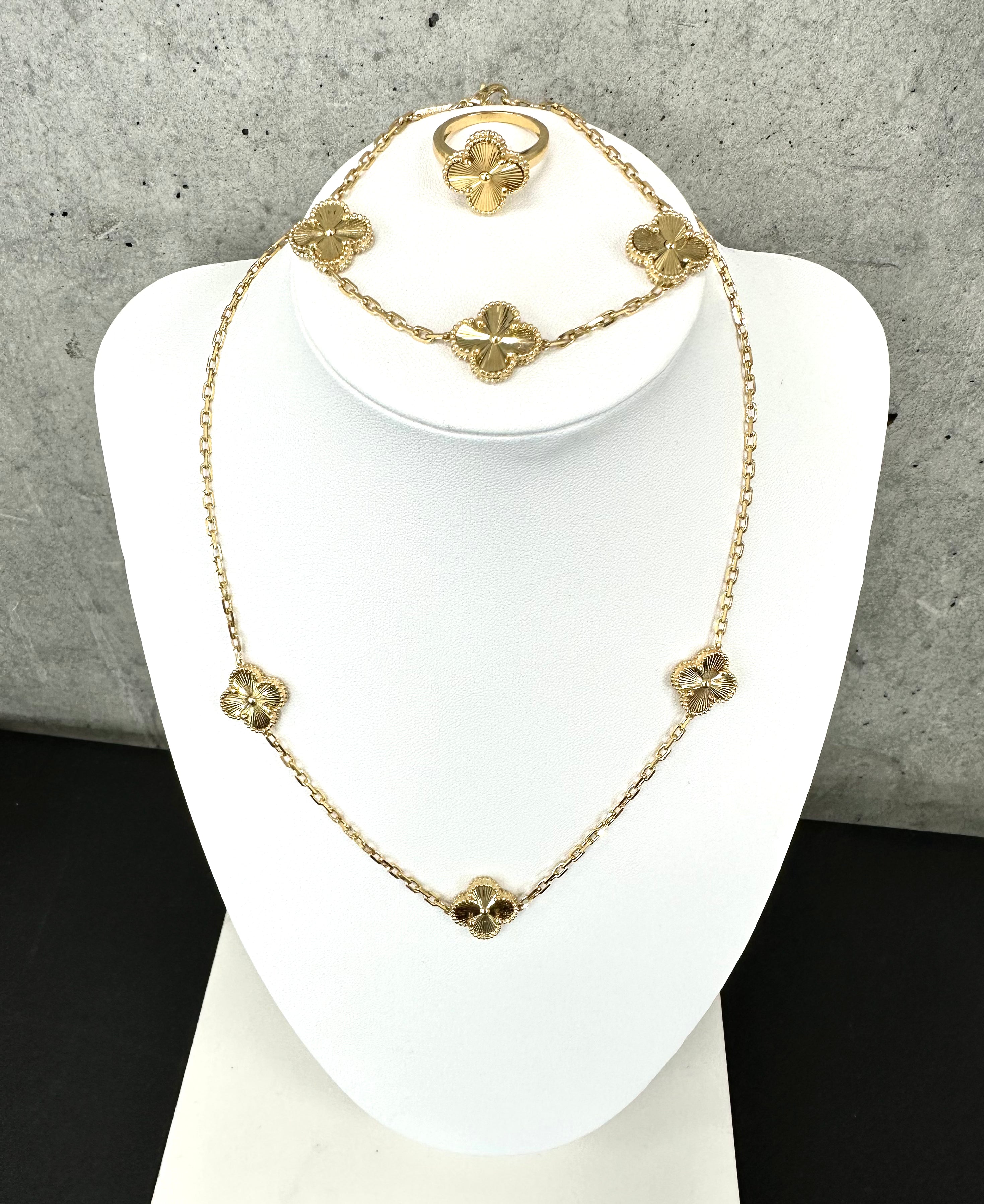 Large Clover 18K Yellow Gold Bracelet