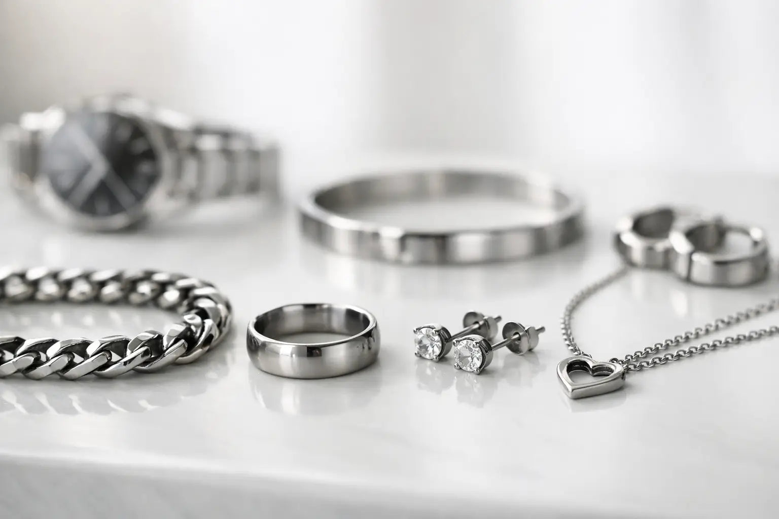 7 Stainless Steel Jewelry Benefits