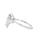 Bague en or blanc 10 carats avec pierre poire