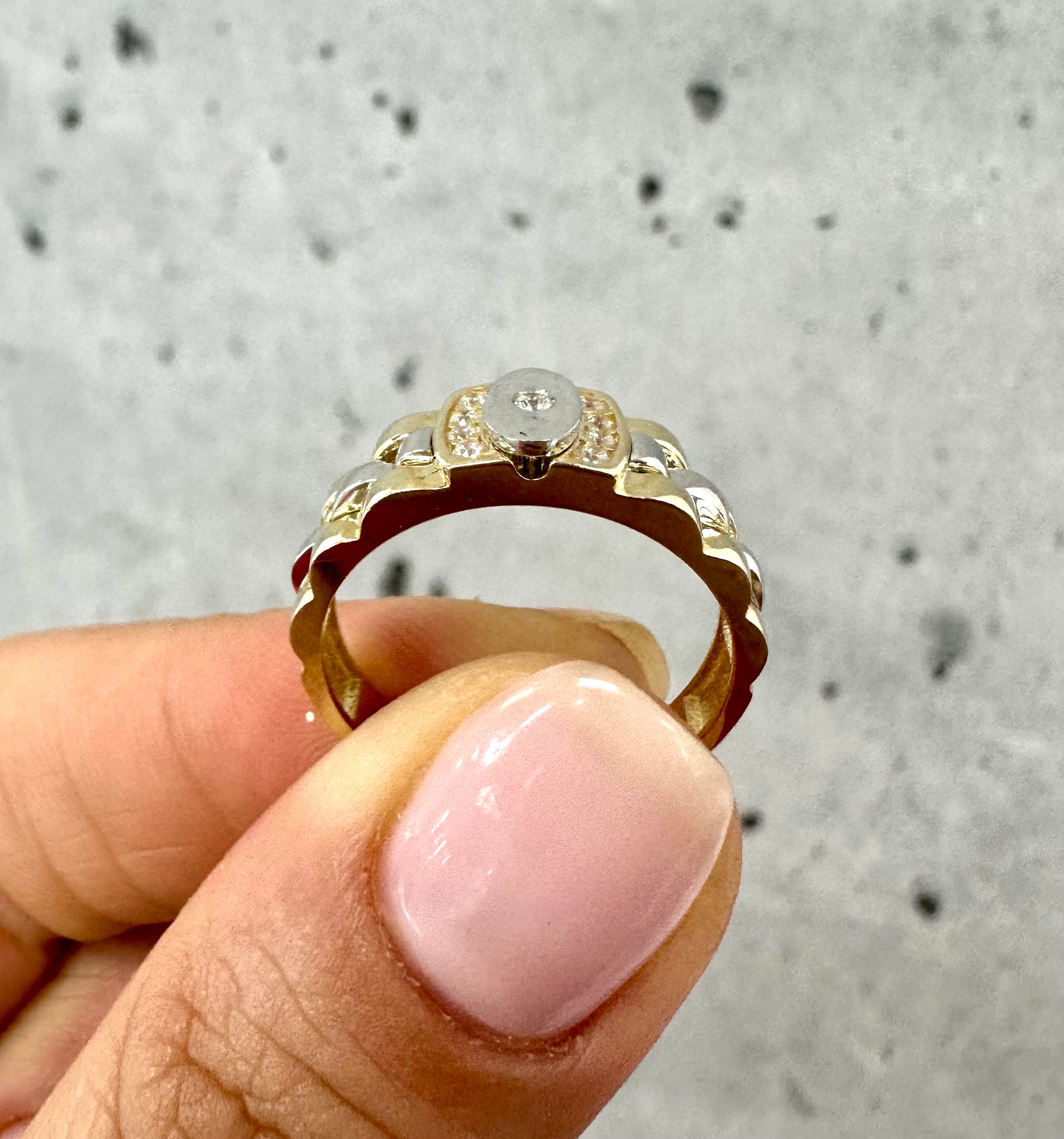 Oyster Ring 10K Gold
