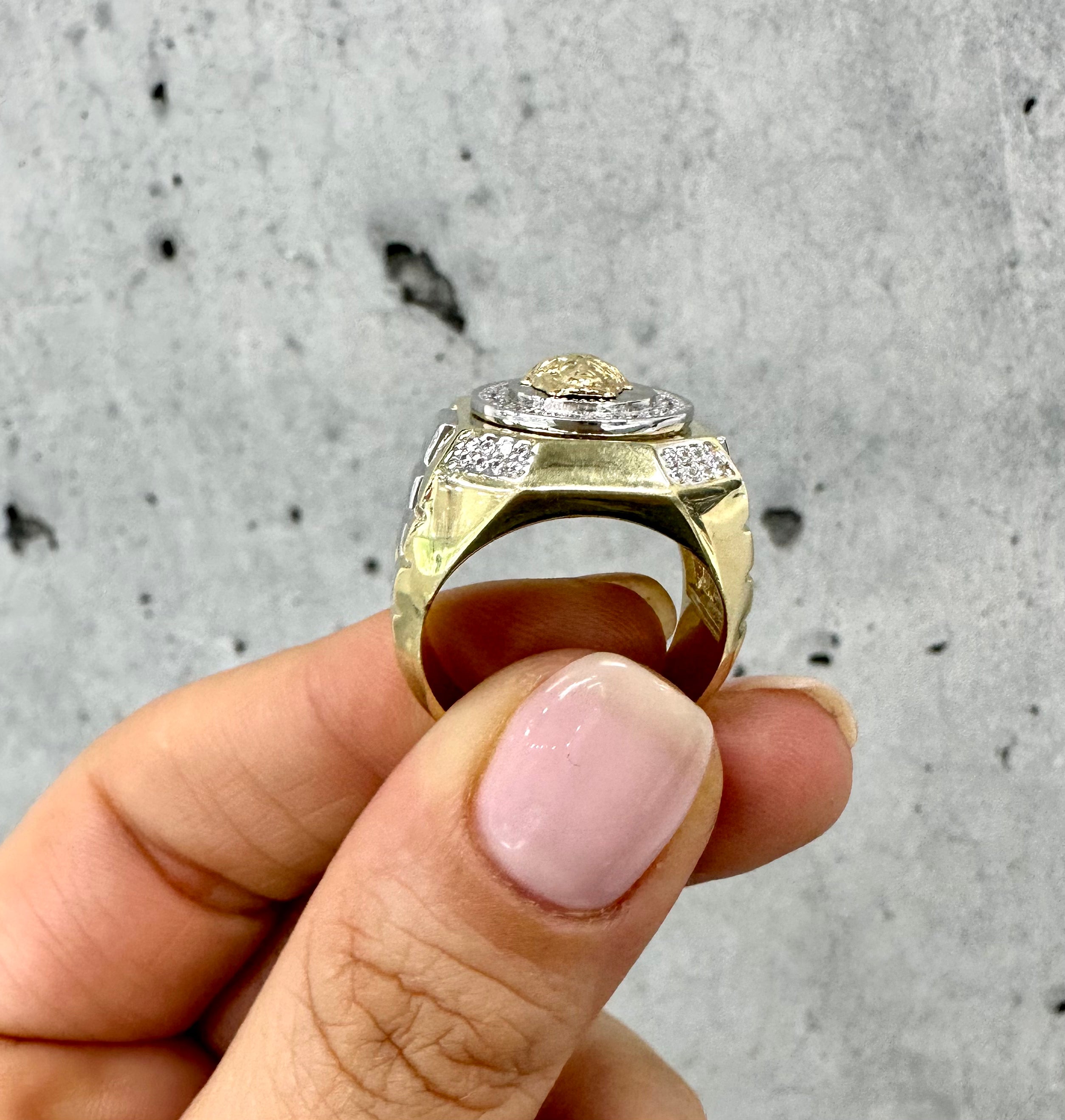 Shiny Medusa Ring 10K Gold